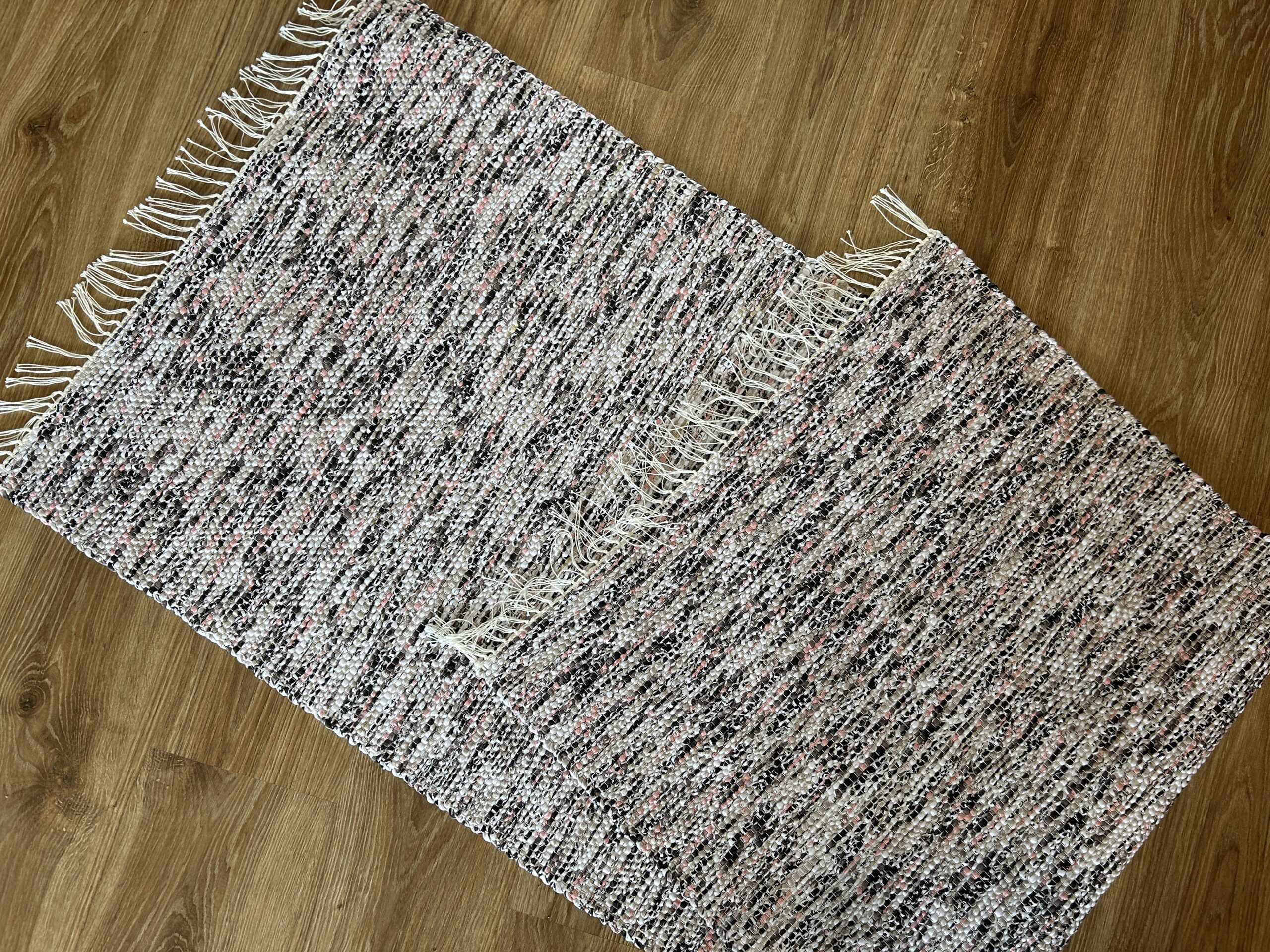 0,72 x 1,76 Valge-beeži-roosa kirju