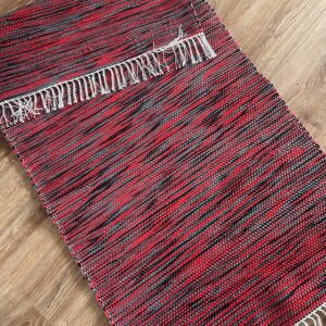 0,69 x 1,41 Must + erkpunane + hall